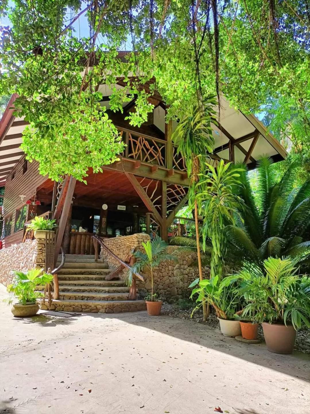 Haere Mai I Te Fare Hotel Teavaro Exterior photo
