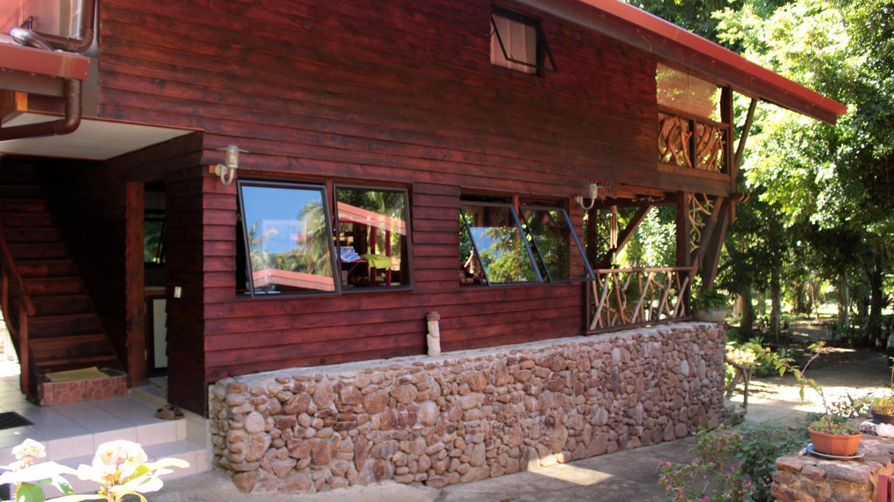 Haere Mai I Te Fare Hotel Teavaro Exterior photo