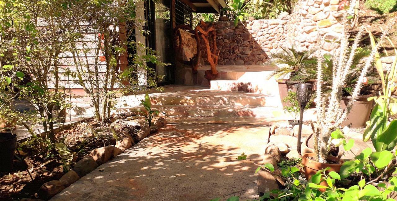 Haere Mai I Te Fare Hotel Teavaro Exterior photo