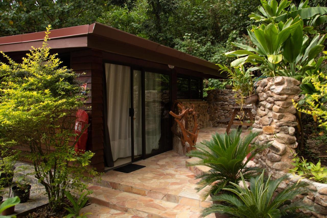 Haere Mai I Te Fare Hotel Teavaro Exterior photo